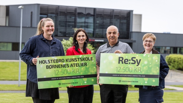 Vestforsynings Grønne Pris blev uddelt ved en reception 17. juni. Prisen blev i år delt af Holstebro Kunstskole og Re:Sy. Foto: Anders Trærup/Vestforsyning.